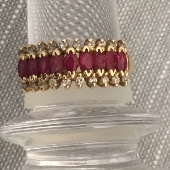 10 KT Ruby Diamond Yellow Gold Ruby Diamond Wedding Anniversary Ring Size 8.5 - Picture 2 of 4